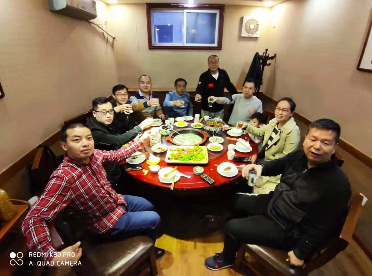 新媒体联 钟鼎人家添丁金兰兄弟升级 宾朋道贺