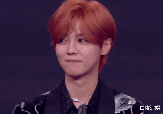 王俊凯|王俊凯“微博之夜”身高引热议，跟鹿晗张杰同框，真有180cm？