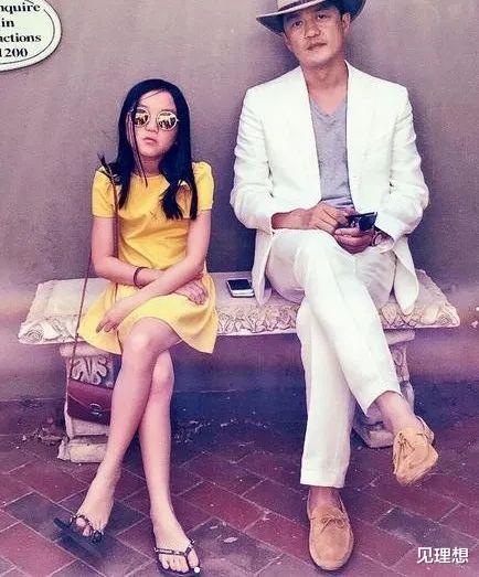 一生一世|15岁李嫣被批炫富！手拎2万元包包现身，五官长开后好像王菲