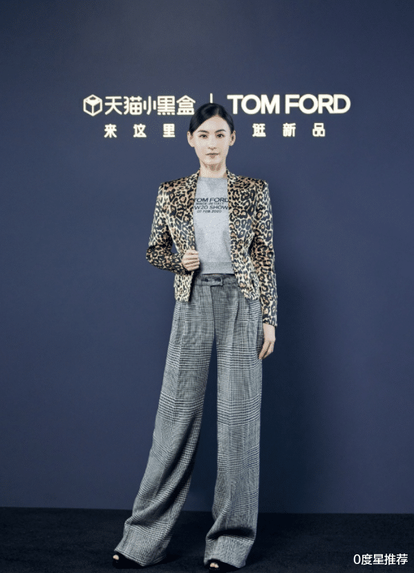 张柏芝|张柏芝当妈了还这么敢穿，大胆挑战“迷你衫”，40岁美到不敢认