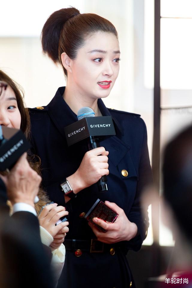 美甲|看了蒋欣这么穿衣服都不用减肥了，显瘦还有点显高，真挺遮肉的