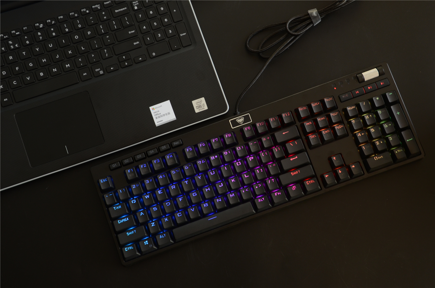 |可换轴+RGB+多媒体键来搅局,超频三GI801机械键盘DIY挺好玩