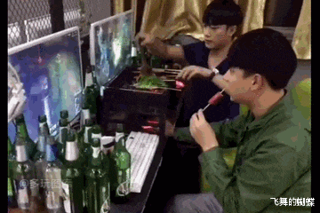 耳机|“工地捡到一个耳机，连喇叭都没有，为啥有人出价4位数收购？”哈哈哈啊哈哈