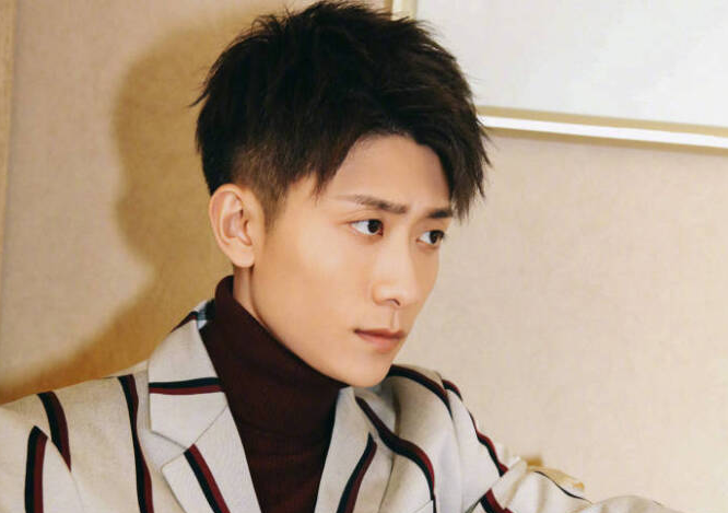 张一山|张一山的家庭背景有多厉害？姑姑韩红不算啥，他父亲才是真厉害