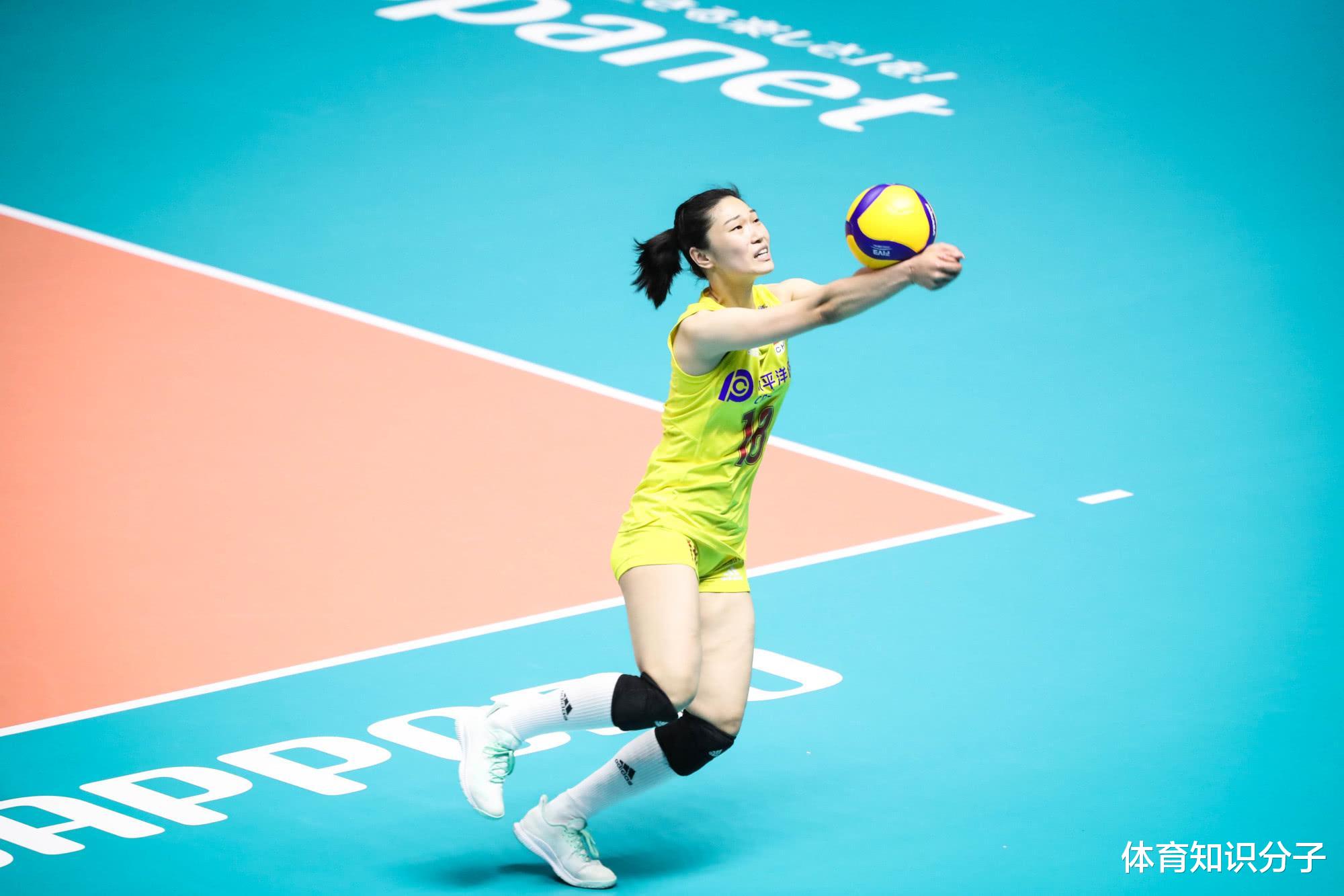 王梦洁|一传满天飞防守不到位！女排主力自由人状态差，这表现咋打奥运会