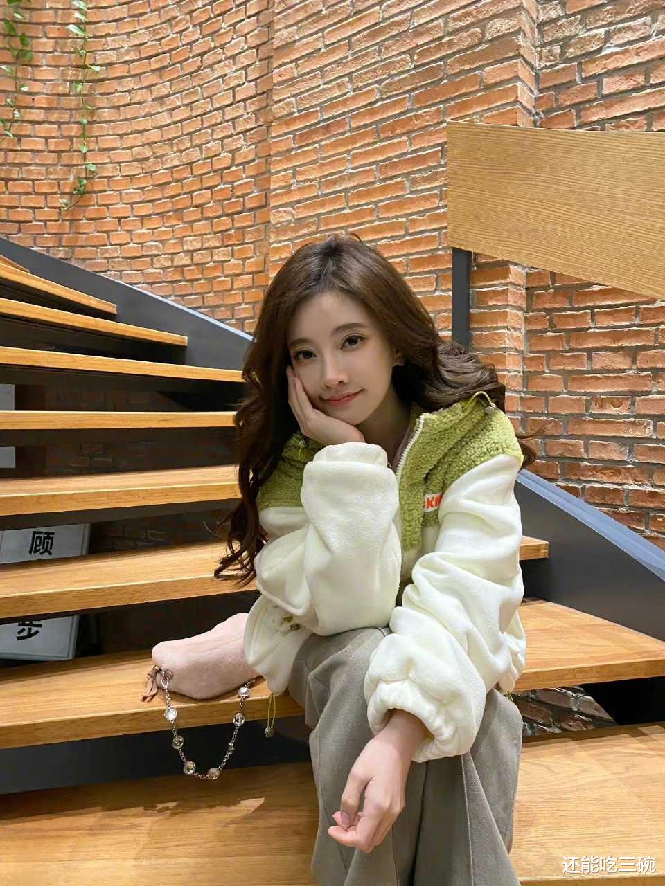 穿衣搭配|冯提莫的穿搭小技巧，冬天也是一名精致女孩，可爱又迷人