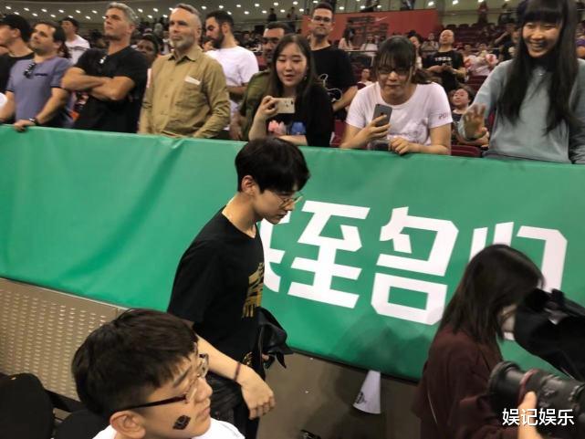 美甲|奥运首金杨倩日常曝光，喜欢化妆美甲是个爱美的女孩，追星蔡徐坤