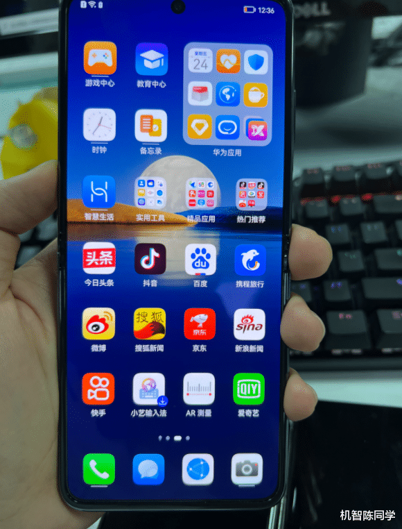 华为p50|华为P50 Pocket体验报告：外观精致，但折痕、悬停体验是败笔