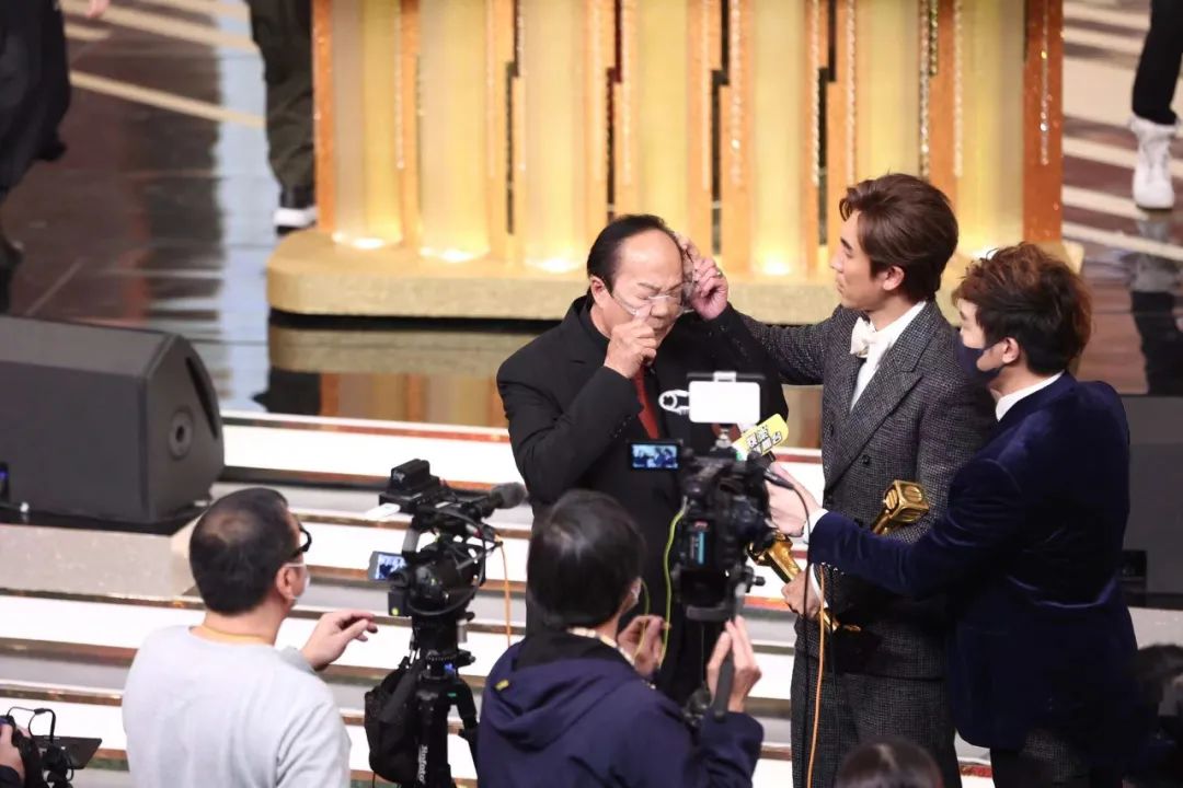 狄龙|狄龙儿子拿视帝惹众怒，被批星二代关系户，唯独陈自瑶最实至名归