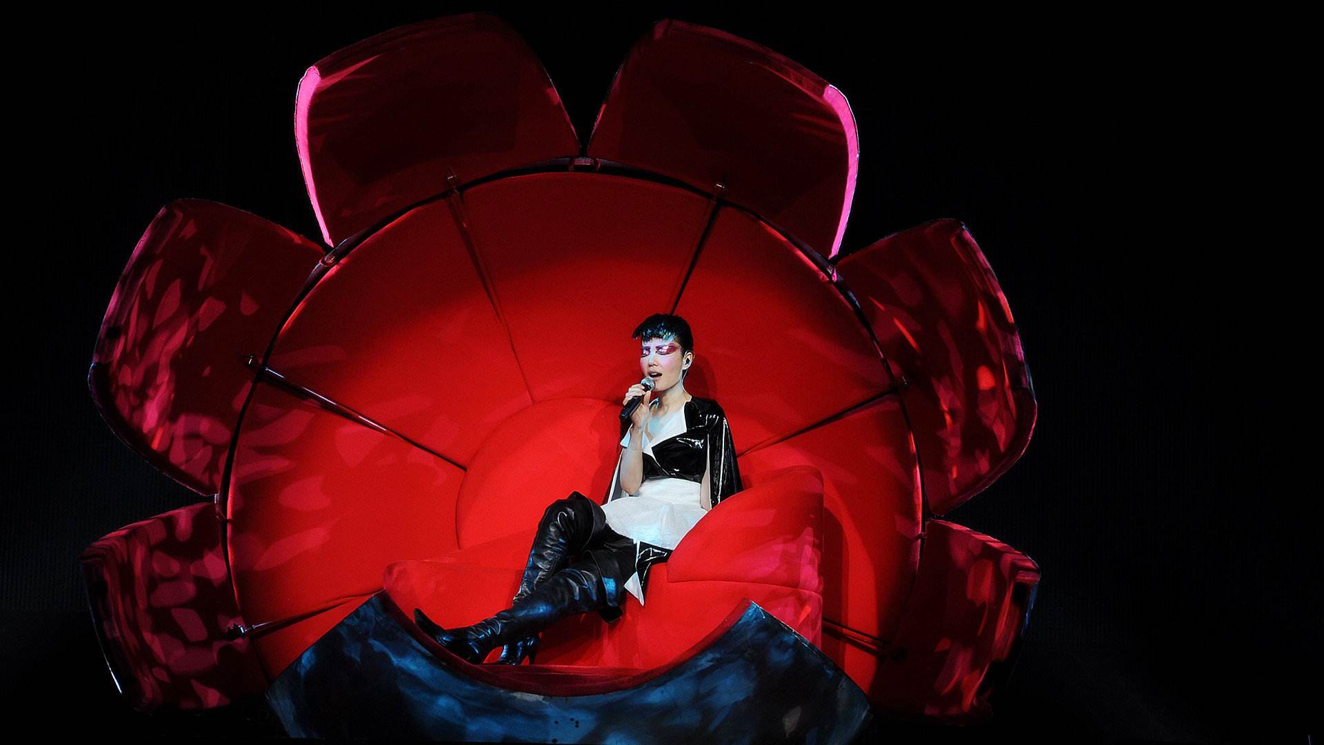 窦靖童|颜色小花得罪渣浪？窦靖童自食其力？黄轩带女朋友与白百何聚餐？