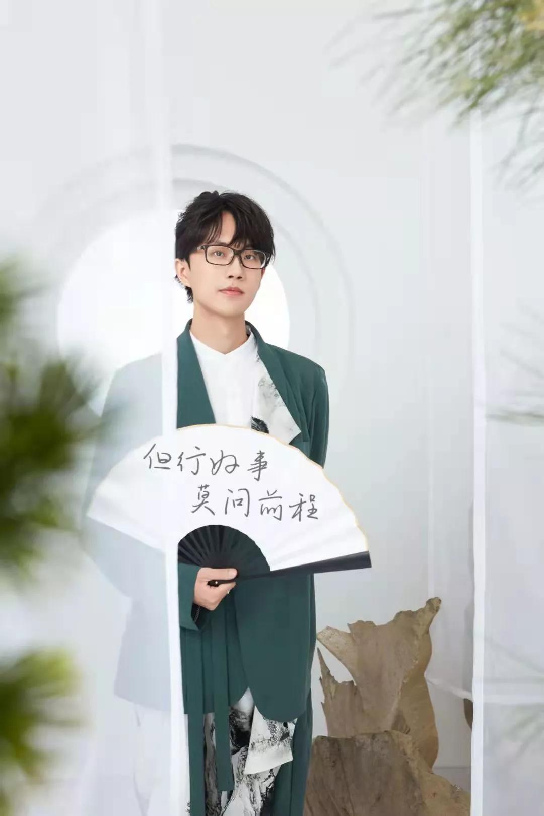 许嵩|“过气”网络歌手，出道15年第一次上综艺，演唱会更是一票难求！