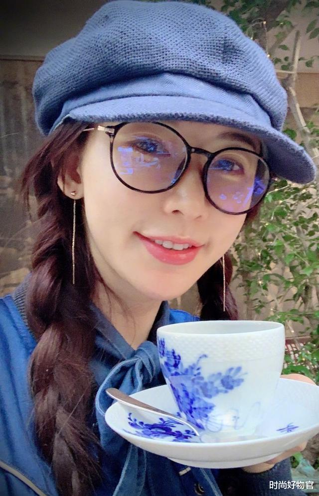 时尚好物官|“不老女神”林志玲献爱心，素颜和孩子玩耍，皮肤光滑似“少女”