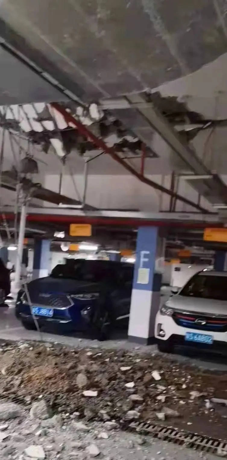 东莞这个楼盘装饰飘板坍塌，击穿地下停车场！住建局出手了