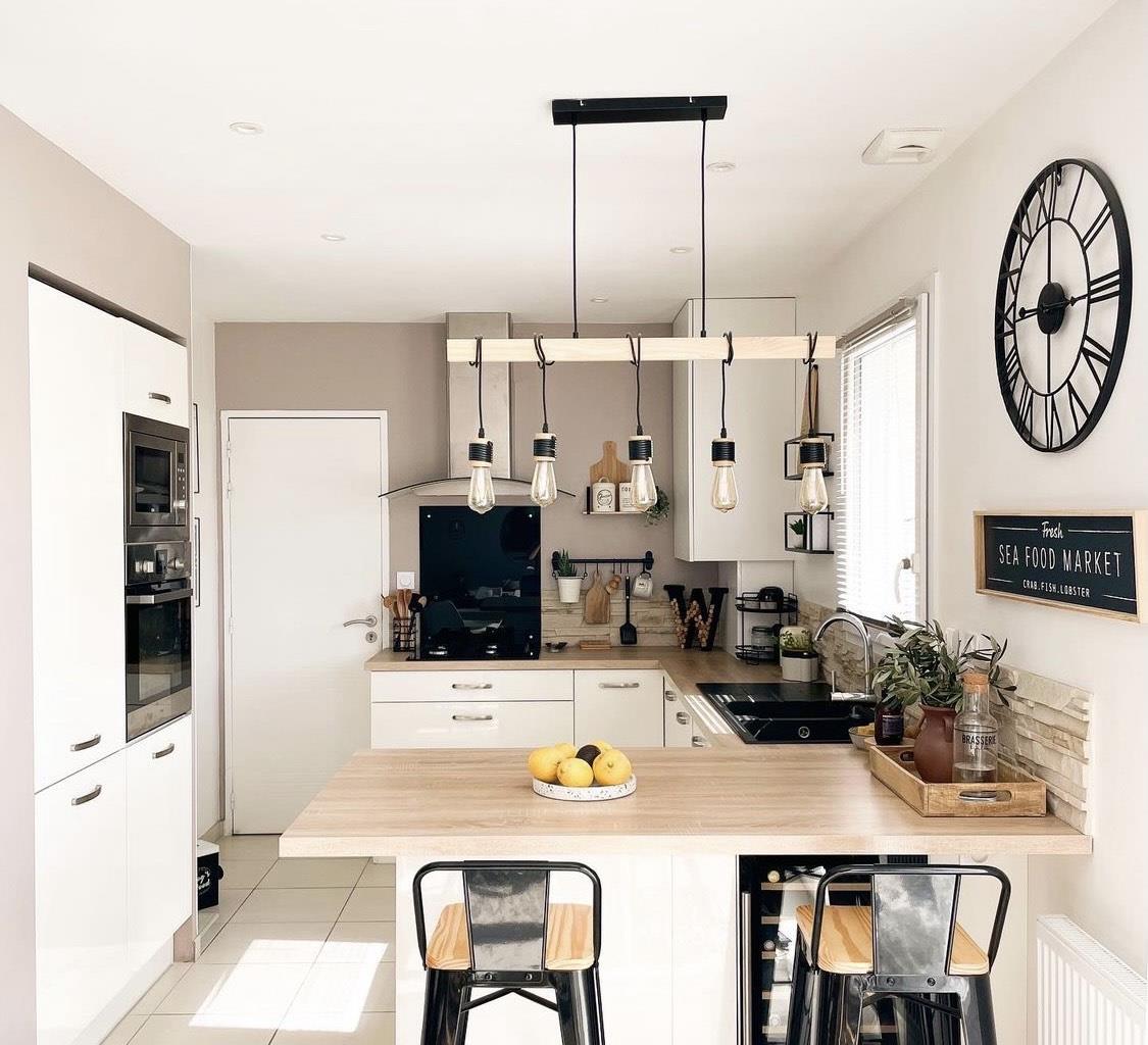 法国女主家中的精致场面：门前庭院，绿树成荫，这生活好惬意！