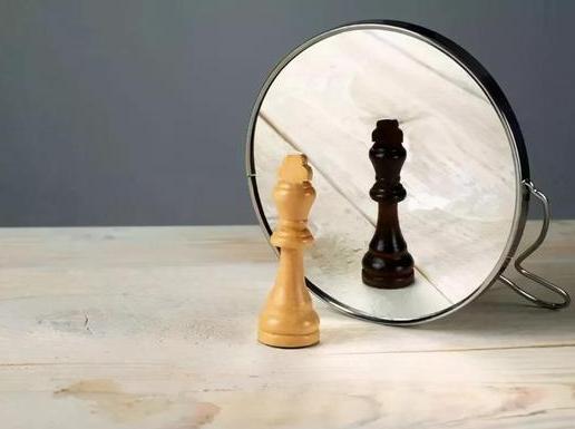 义寒松 “千万别让妈知道，你年薪20万”凤凰男不听劝告，终尝到苦果