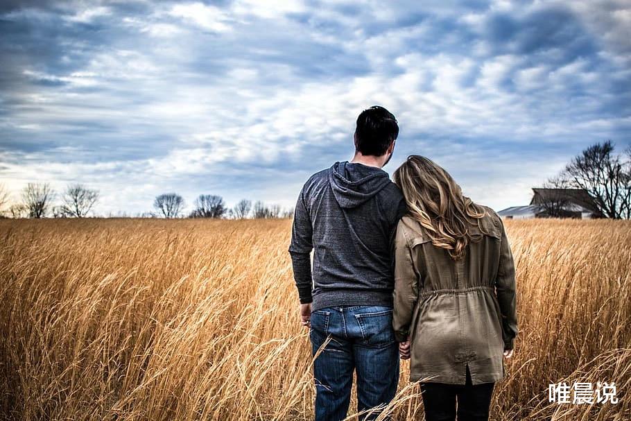 男子瞒着妻子，拿钱贴补哥哥，被发现后理直气壮：这是孝道