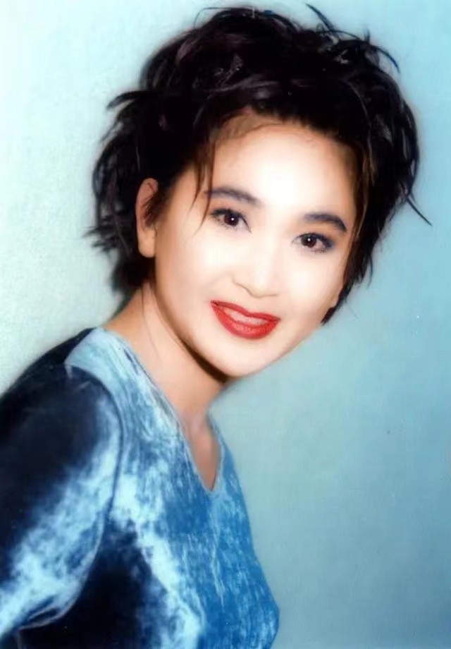 温碧霞|温碧霞:34岁嫁入豪门,把养子视如己出,他和我亲生的没区别