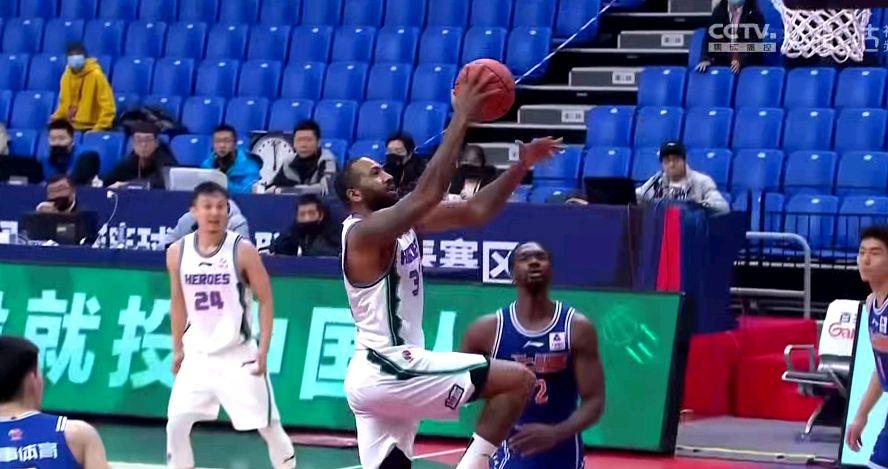 刘毅|26分12板！山东双塔联合发威，15-0打花上海，刘毅攻防兼备成奇兵