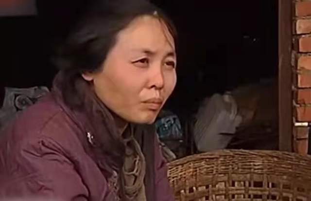 女大学生被拐卖17年,受尽侮辱和折磨,父亲找到她后还给老汉钱