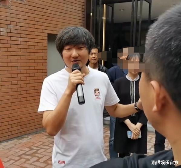 钟丽缇|影帝王大治开新店，44岁已满头白发显操劳，圈内好友仅孙浩捧场？