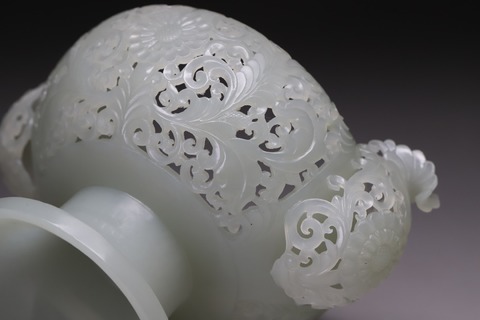 翡翠|舊藏和田玉籽料“枣黄皮 西番莲纹熏炉”