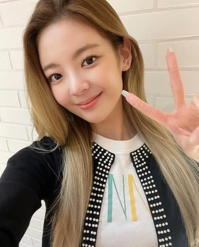 任嘉伦|ITZY走了Gfriend的老路，转型不彻底回头炒冷饭，不能没有新鲜感