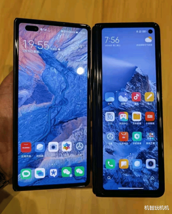 小米科技|网友晒出小米和华为折叠屏手机对比图：这差距确实有点大！