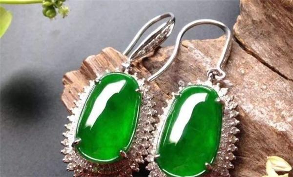 翡翠|3件翡翠,总价值高达12.5亿,但收藏者却心碎了!