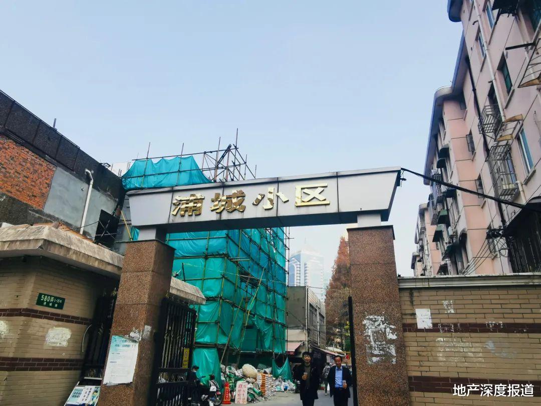 那个一夜卖光 93 套老公房的浦城小区被暂停网签了……
