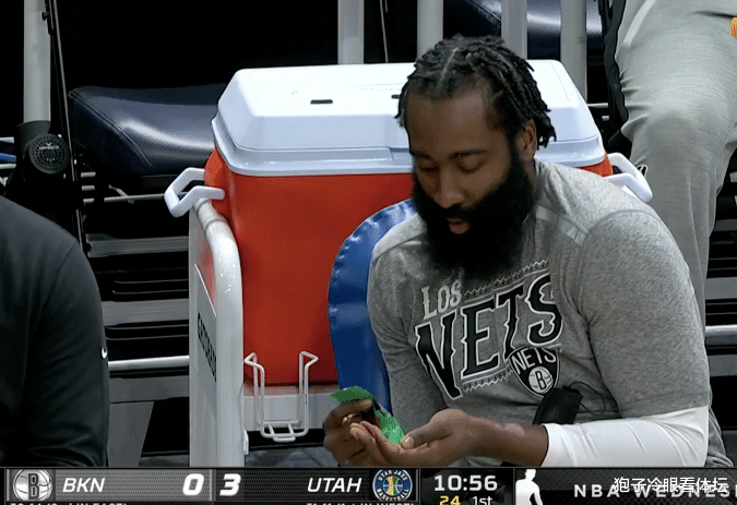 詹姆斯·哈登|真香！哈登輪休 邊吃零食邊看球如杜蘭特附體 場均38分鐘終于歇了