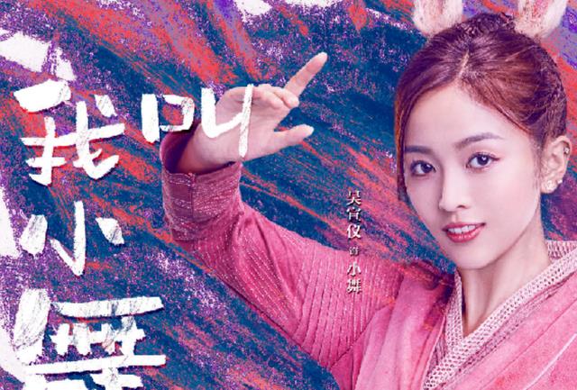 春晚|春晚斗艳：杨幂红裙紧绷凹凸，虞书欣抹胸蕾丝，热巴吊带艳压全场