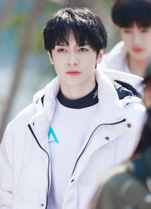 |创造营选手孙圻峻被曝劈腿女爱豆，谈恋爱花女生钱，背后吐槽队友