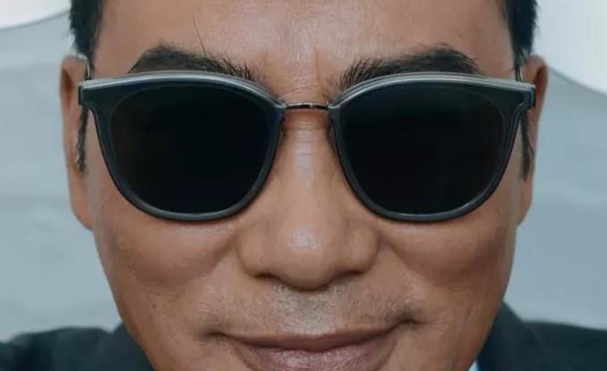 周新平说情感|任达华纵横港圈40年，向华强都不敢惹他，刺伤他的凶手后来咋样？