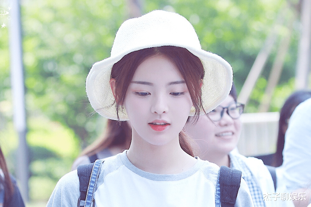 杨超越|从打工妹到顶流明星，如今投资做老板的杨超越：只想搞钱