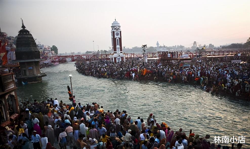 林南小店 人间炼狱，印度疫情一天新增病例超40万，焚尸炉被烧坏，当街焚尸