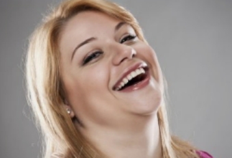 伊美如云|上班就能做的八种瘦脸动作！