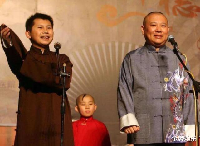 何云伟|何云伟开直播正式向郭德纲道歉！他永远都是我的老师