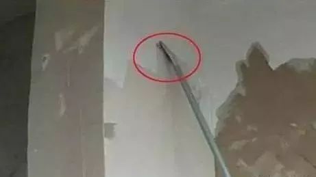 |墙面起皮发霉不用再找装修工,老师傅教你一招,连女人都能修补好