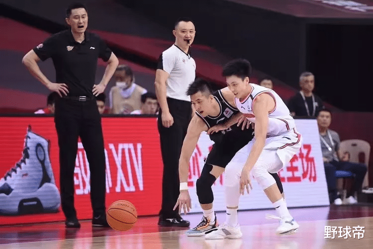 杜锋|总决赛前，杜锋请全队吃羊肉串！为何？并非不职业，原因有2个，太有心了！