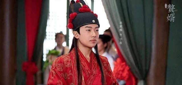 张若昀|《赘婿》开播,搞笑一家人重聚,张若昀成颜值担当,宋轶古装好美