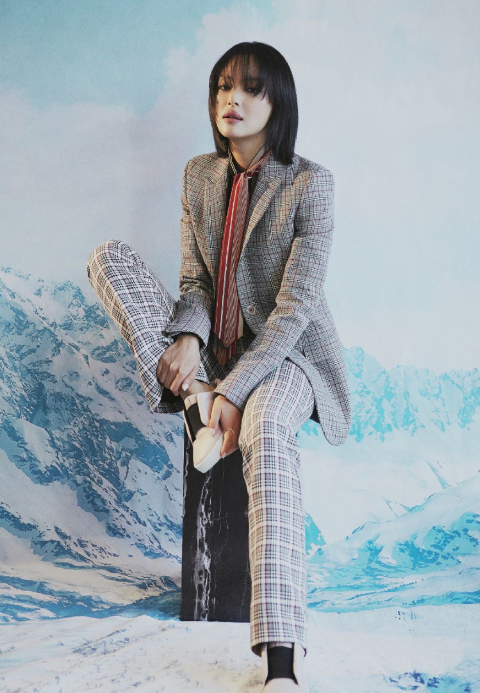 潮帮先生 辛芷蕾瘦下来真惊艳，大长腿配黑丝很抢眼，头发凌乱看着更有韵味