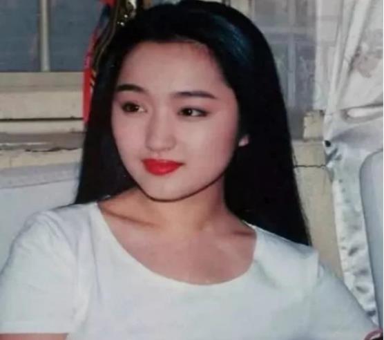 杨钰莹|47岁杨钰莹终于领证了？新郎让人很意外，整个娱乐圈都惊喜不已