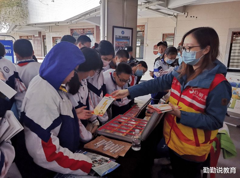 假期安排|大中小学生有望迎来“新假期”？放假时常7天左右，家长却犯了愁