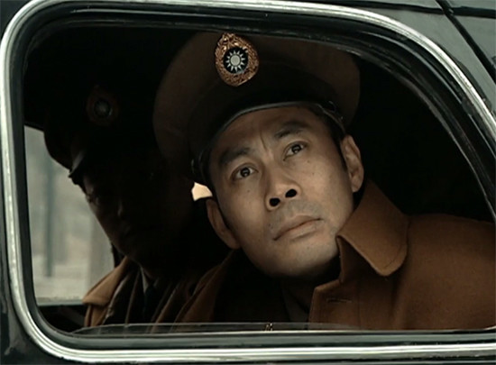 楚云飞|亮剑：同样是楚云飞离开大陆，新版一只手抓取，旧版是双手捧土