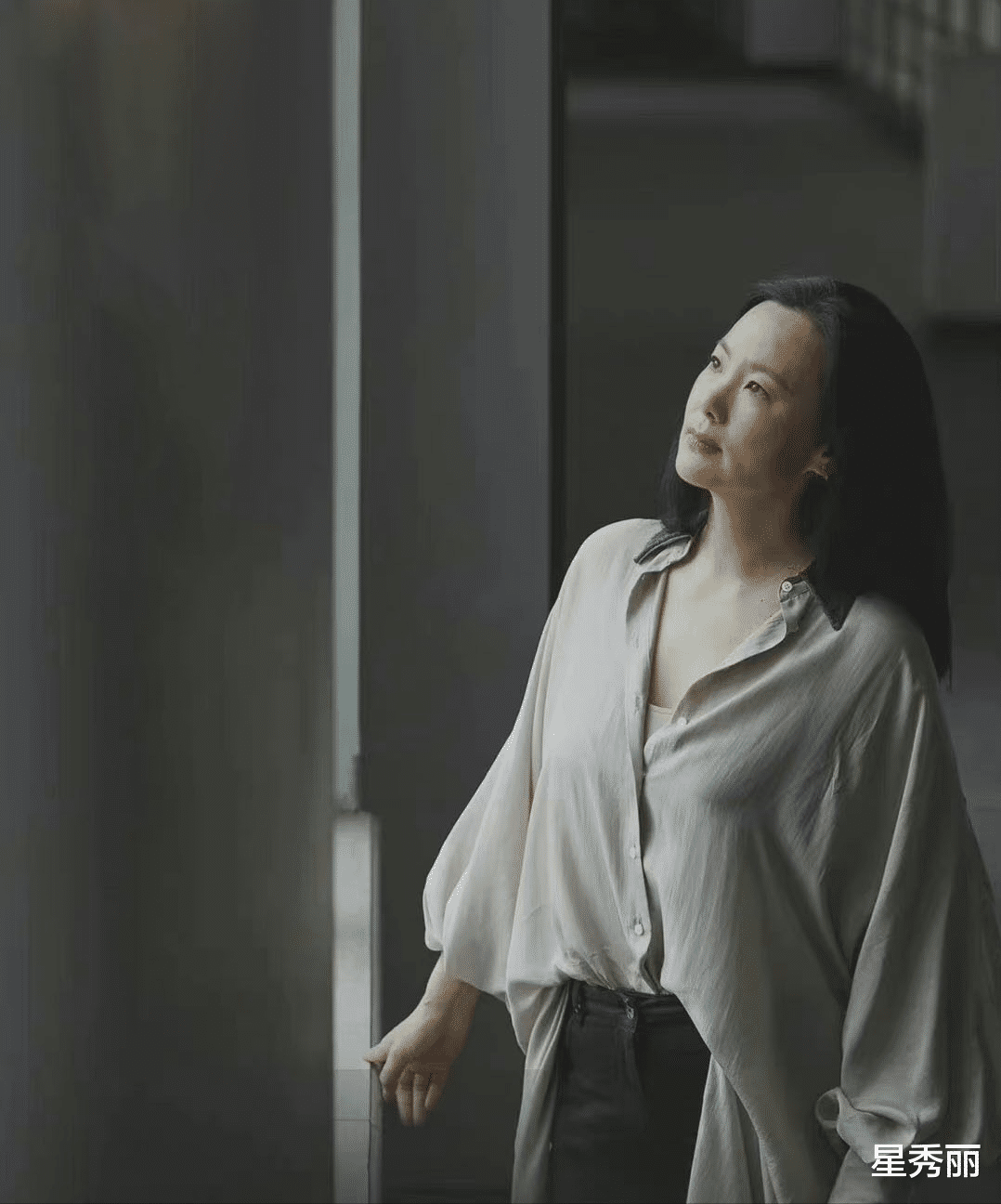 董卿|真正的美是从内而外散发的，董卿和咏梅走出来这一幕太美了！