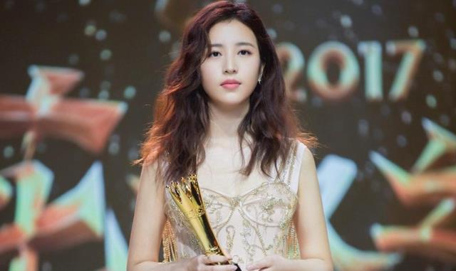 周雨彤|别人变胖是毁容,周雨彤胖20斤后的颜值,网友:韩娱纯欲天花板?