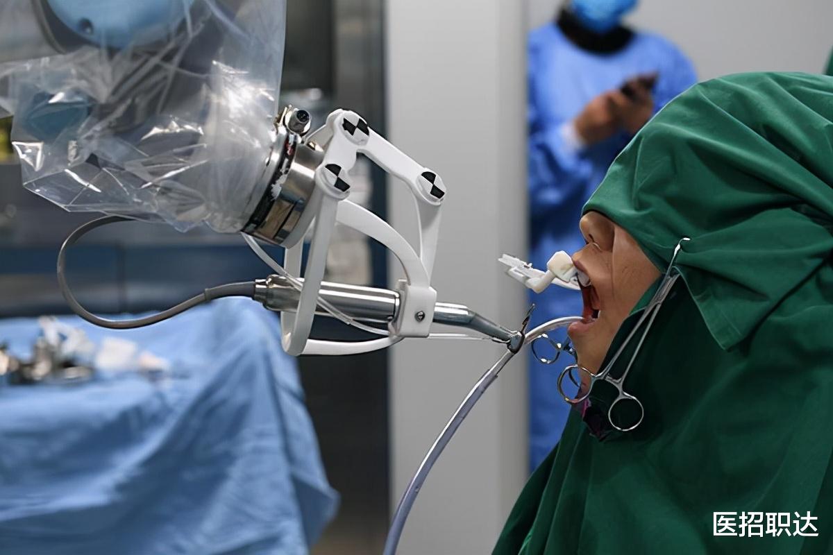 汽车|人工智能时代,医疗机器人是否会“取代”医生