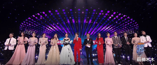 何炅|湖南台新主持跨年亮相即翻车，找不到镜头不会接话，何炅都带不动