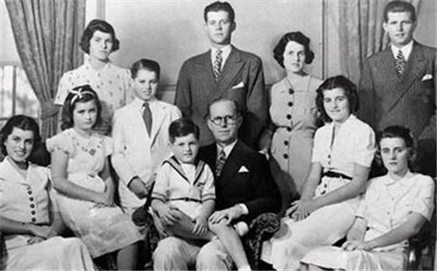 人民币 全球最“有钱”的3个家族，富可敌国还十分低调，其中一个在中国