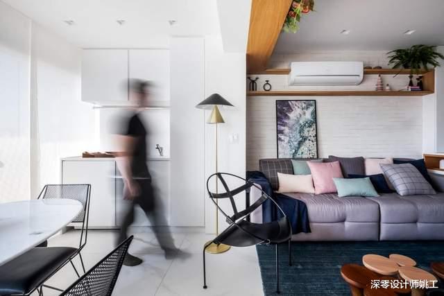 65㎡装得够聪明！靠窗打错层卡座，一边代替餐椅，另一边做桌面